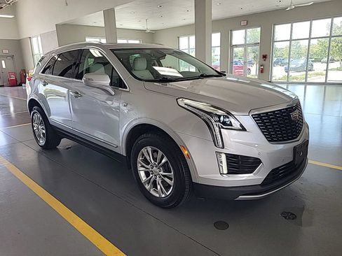 Used 2020 Cadillac XT5 Premium Luxury FWD image 2