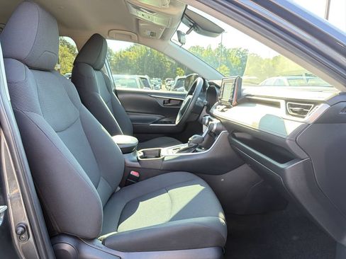 Used 2020 Toyota RAV4 LE w/ All Weather Liner Package AWD/4WD image 17