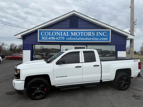 Used 2017 Chevrolet Silverado 1500 LT w/ Redline Edition image 2