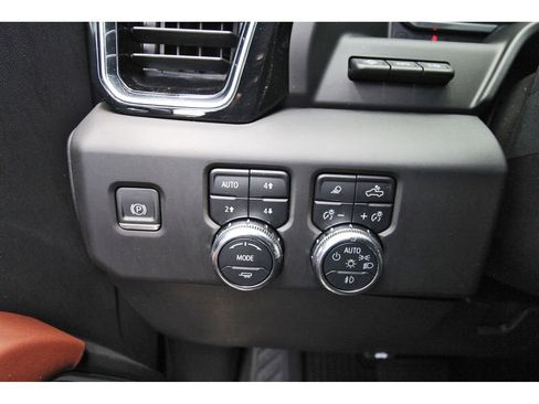 Used 2024 GMC Sierra 2500 Denali Ultimate AWD/4WD image 17