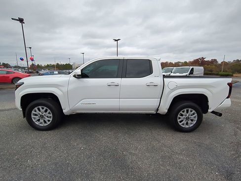 Used 2024 Toyota Tacoma SR5 image 7