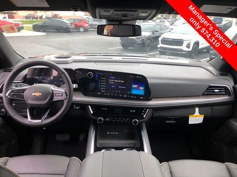 Used 2025 Chevrolet Suburban Premier AWD/4WD image 12