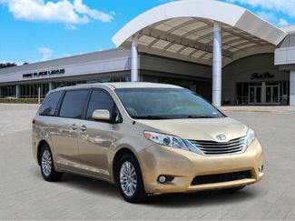 Used 2014 Toyota Sienna XLE video 2