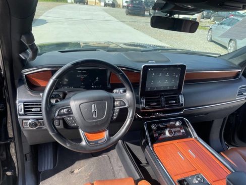 Used 2018 Lincoln Navigator Reserve w/ Technology Package AWD/4WD image 40