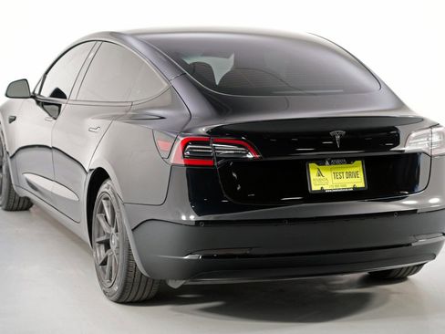 Used 2022 Tesla Model 3 Standard Range image 49