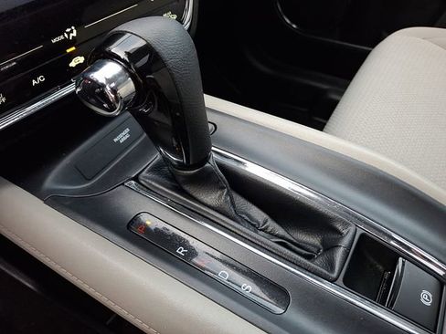 Used 2022 Honda HR-V EX image 16