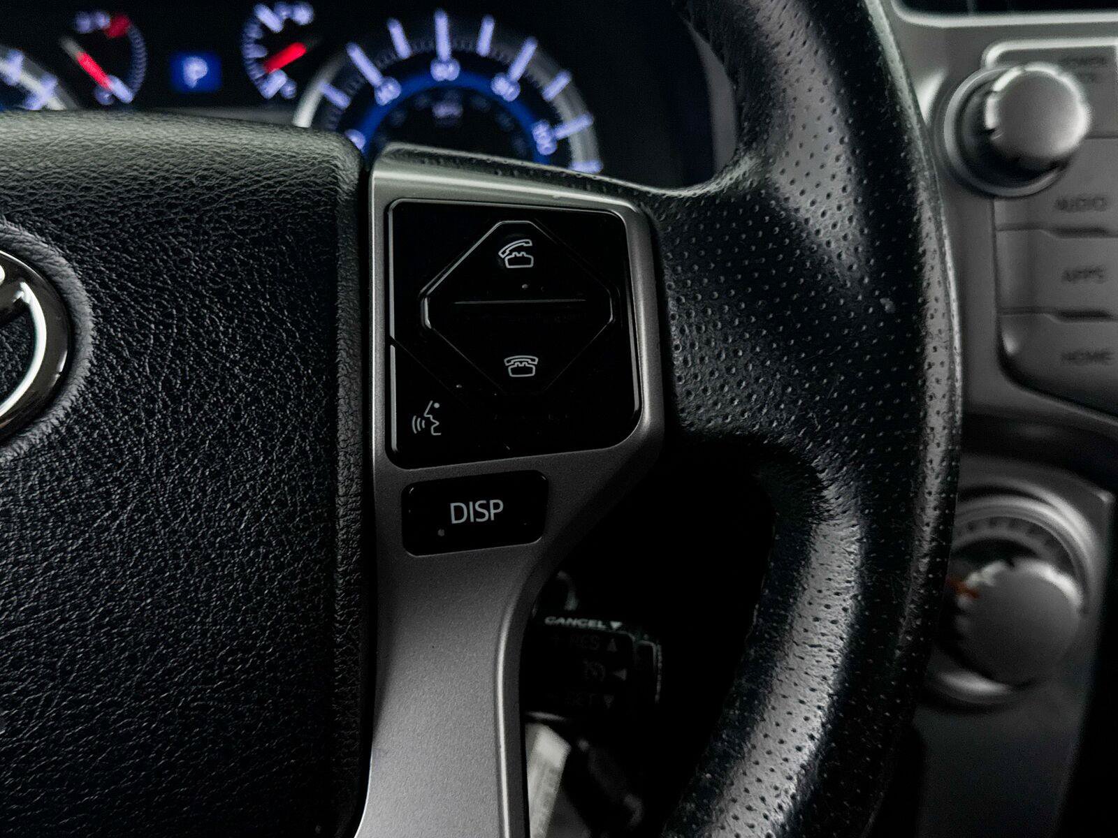 Used 2018 Toyota 4Runner SR5 AWD/4WD image 29
