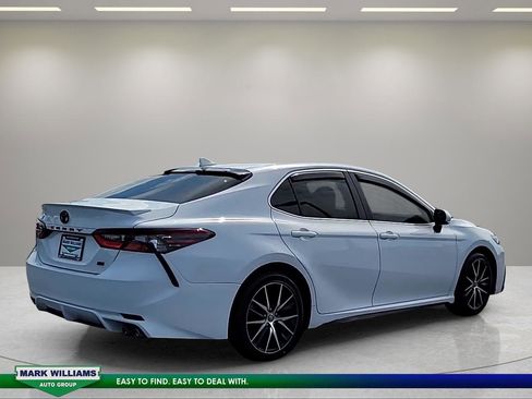 Used 2023 Toyota Camry SE FWD image 4