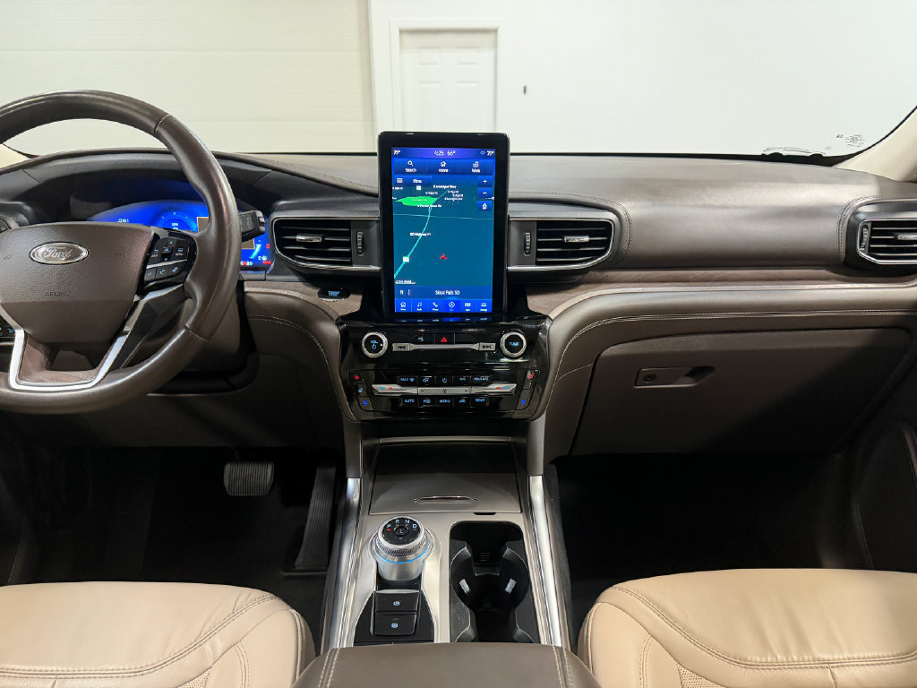 Used 2023 Ford Explorer Platinum w/ Technology Package AWD/4WD image 19