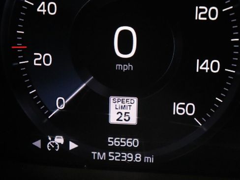 Used 2020 Volvo XC40 T5 R-Design w/ Protection Package Premier image 37