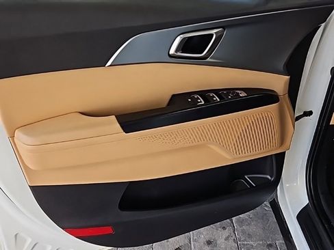 Used 2024 Kia Carnival LX image 25