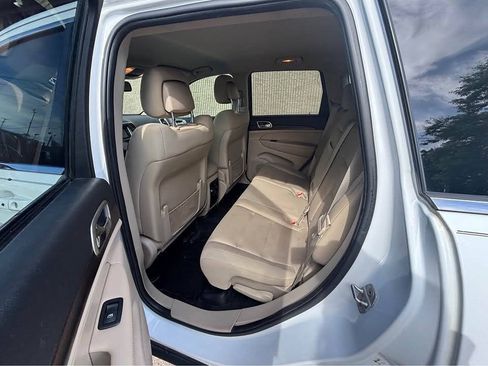 Used 2014 Jeep Grand Cherokee Laredo w/ Quick Order Package 23E AWD/4WD image 3