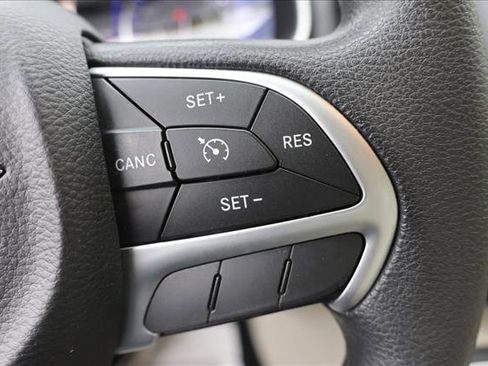 Used 2015 Chrysler 200 Limited FWD image 16