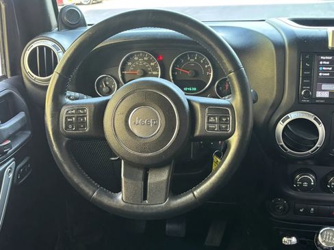 Used 2014 Jeep Wrangler Unlimited Sahara w/ Dual Top Group AWD/4WD image 27