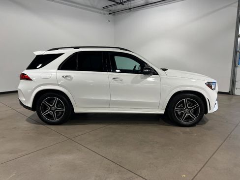 Used 2022 Mercedes-Benz GLE 350 4MATIC w/ AMG Line Exterior image 2