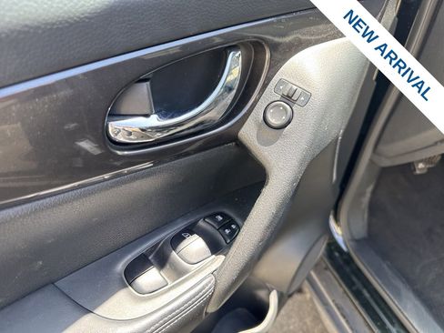 Used 2020 Nissan Rogue SV AWD/4WD image 18