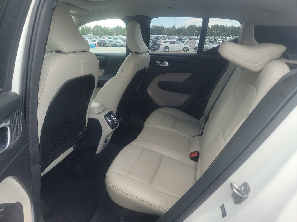 Used 2020 Volvo XC40 T5 Momentum AWD/4WD image 4
