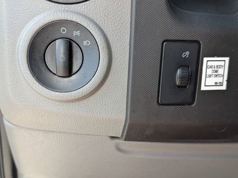Used 2015 Ford E-350 and Econoline 350 Super Duty image 25
