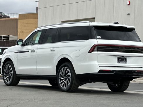 New 2026 Lincoln Navigator L Black Label AWD/4WD image 5