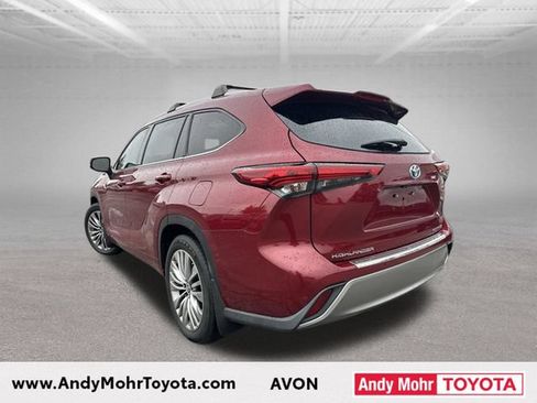 Used 2023 Toyota Highlander Platinum FWD image 6