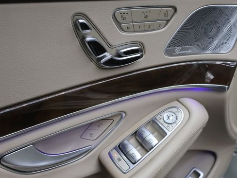 Used 2016 Mercedes-Benz S 550 4MATIC Sedan w/ Sport Package image 25