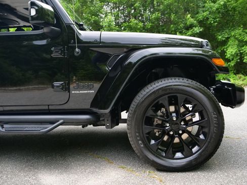 Used 2023 Jeep Gladiator Overland AWD/4WD image 41