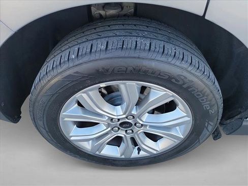 Used 2024 Ford Edge Titanium image 12