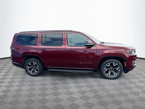 Used 2023 Jeep Wagoneer Series III w/ Preferred Equipment Group AWD/4WD image 5