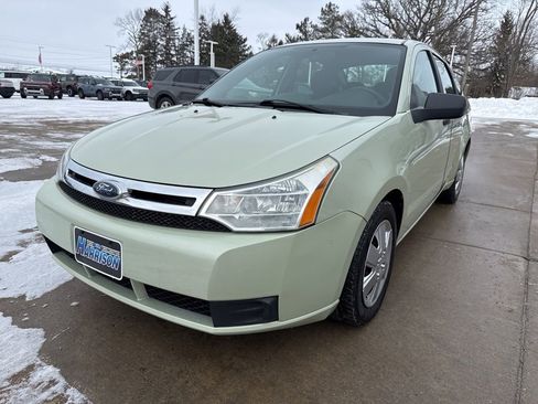 Used 2010 Ford Focus SE image 2