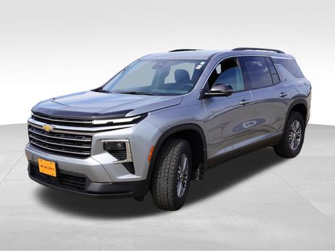 Certified 2025 Chevrolet Traverse LT w/ Driver Confidence Package AWD/4WD image 11