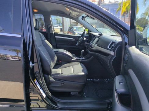 Used 2019 Toyota Highlander Plus AWD/4WD image 28