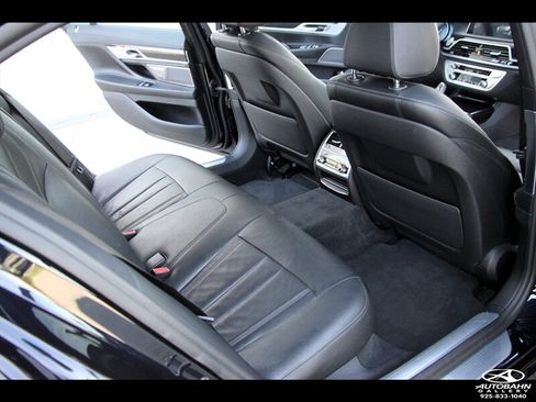 Used 2019 BMW 740i w/ M Sport Package RWD image 31