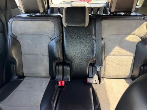 Used 2017 Ford Explorer XLT w/ Equipment Group 202A image 32