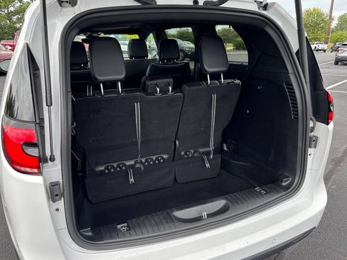 Used 2025 Chrysler Pacifica Limited FWD image 23