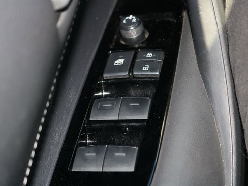 Used 2022 Toyota Corolla SE FWD image 18