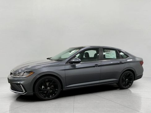 New 2025 Volkswagen Jetta SE image 7