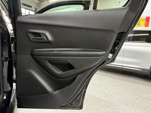 Used 2022 Chevrolet Trax LT w/ Midnight Edition image 22