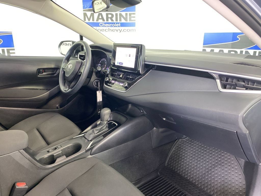Used 2024 Toyota Corolla LE FWD image 32
