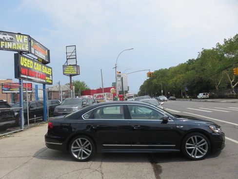 Used 2017 Volkswagen Passat 1.8T R-Line FWD image 9