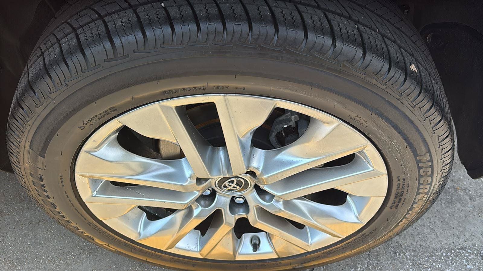 Used 2019 Toyota RAV4 XLE Premium FWD image 12
