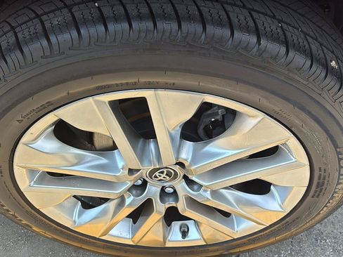 Used 2019 Toyota RAV4 XLE Premium FWD image 12