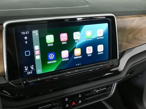 Certified 2025 Volkswagen Atlas SE image 8