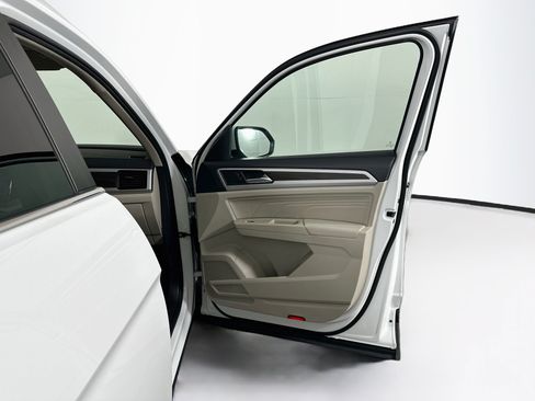 Used 2023 Volkswagen Atlas SE w/ Panoramic Sunroof Package FWD image 34