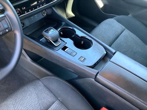 Used 2024 Nissan Rogue SV image 17