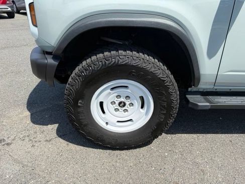 Used 2024 Ford Bronco Heritage Edition AWD/4WD image 8