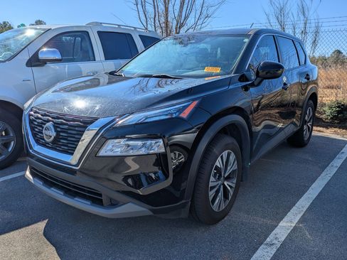 Certified 2023 Nissan Rogue SV image 4