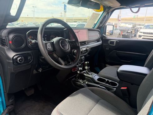 Used 2024 Jeep Wrangler Unlimited Rubicon w/ Convenience Group AWD/4WD image 35