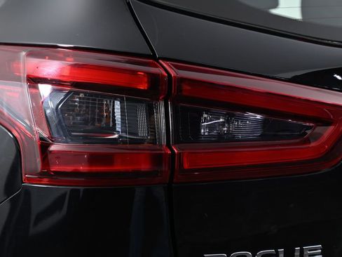 Used 2020 Nissan Rogue Sport S image 7