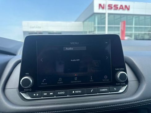 Used 2025 Nissan Rogue SV FWD image 31