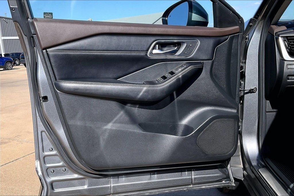 Used 2021 Nissan Rogue Platinum AWD/4WD image 23
